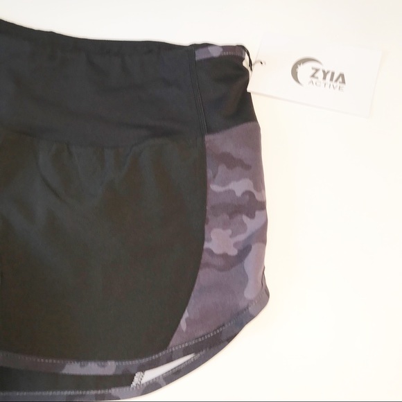 NWT Zyia Black and Camo 5 Star Short Sz M - Picture 3 of 7